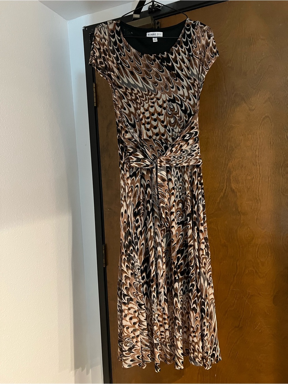 Robbie Bee Abstract Feather Print Maxi Dress - Size S